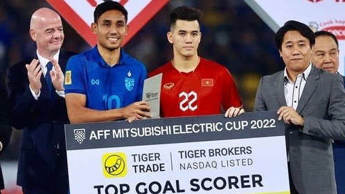 Tien Linh claims top goal scorer award at AFF Cup 2022